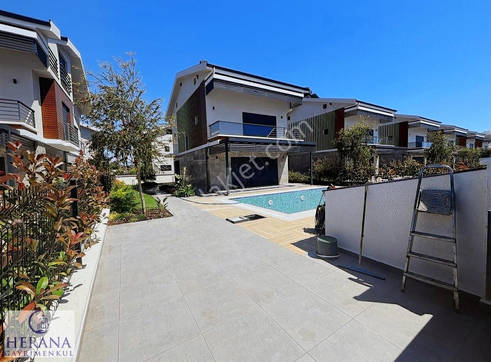 Plaja 250m Mesafede 400 M2 Arsa Payına Sahip Lüks Müstakil Villa - Görsel 12