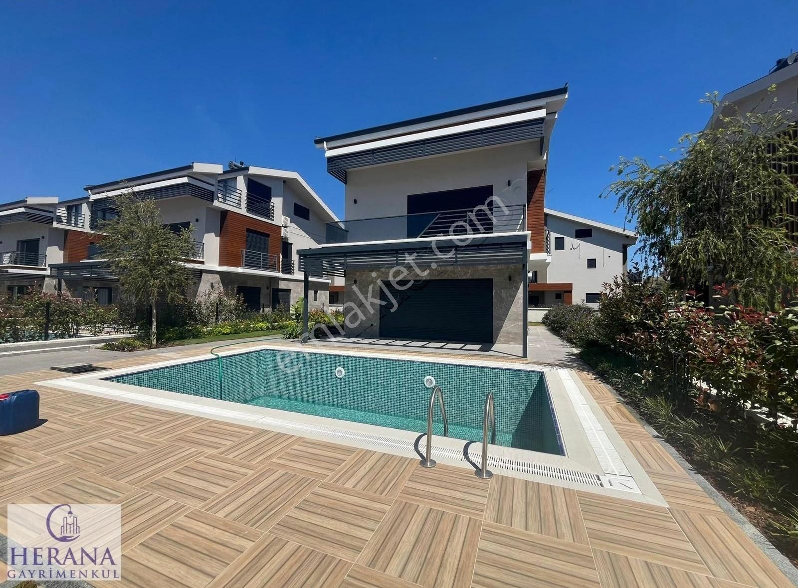 Plaja 250m Mesafede 400 M2 Arsa Payına Sahip Lüks Müstakil Villa - Görsel 24