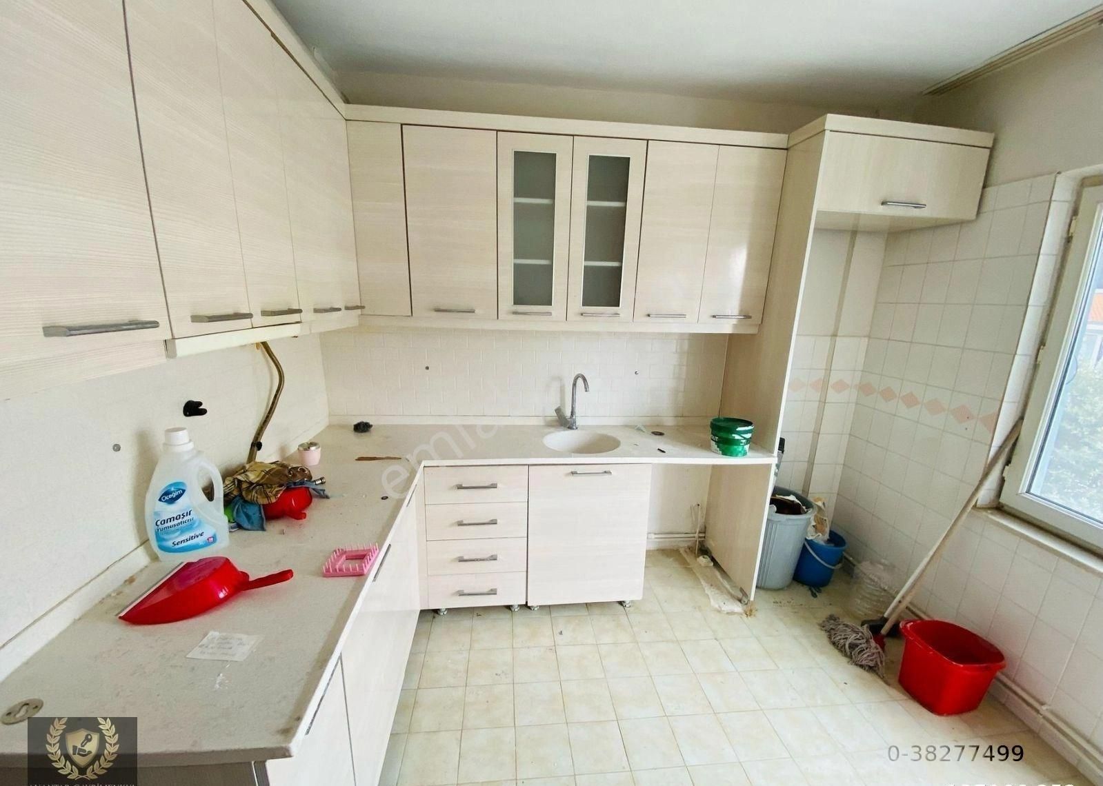 Bandırma Anahtar Gayrimenkulden 17 Eylül Mah. Avm Yakını Arakat Çift Cepheli 3+1 120m2 Kiralık Dair