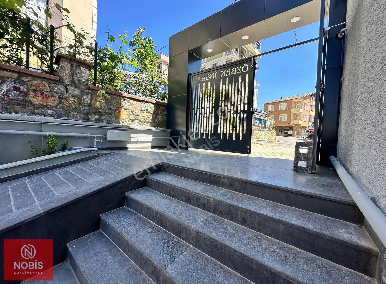 Koru Park Sıtesı'nde Cadde Üzerinde Kiralık 3+1 Daire