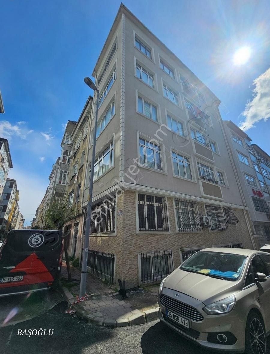 Kiralık Köşe Başında Güzel Bakımlı Ve Eşyalı 2+1