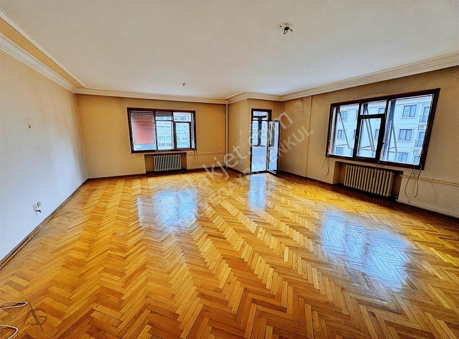 Atölyeden Erenköy Minibüste 180m2 4+1 24 Saat Güvenlikli Kiralık