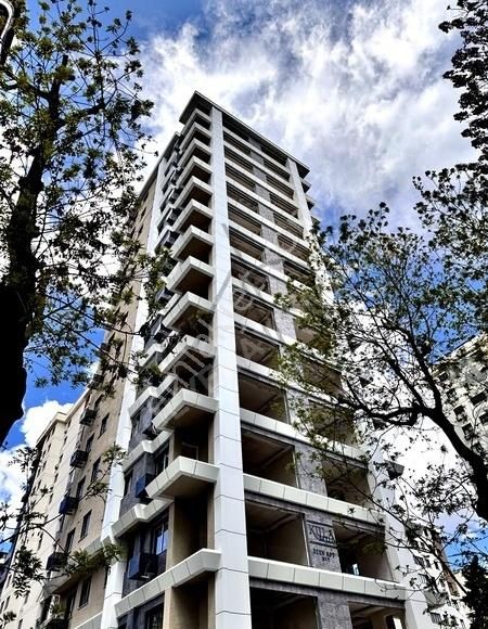 Atölyeden Bostancıda Minibüse 4.bina 100m2 2+1 Sıfır Blakonlu