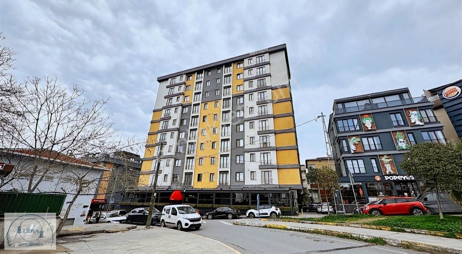 7tepe Ünv. Karşısı Ana Cadde Üzerinde Yüksek Kat Eşyalı 1+1