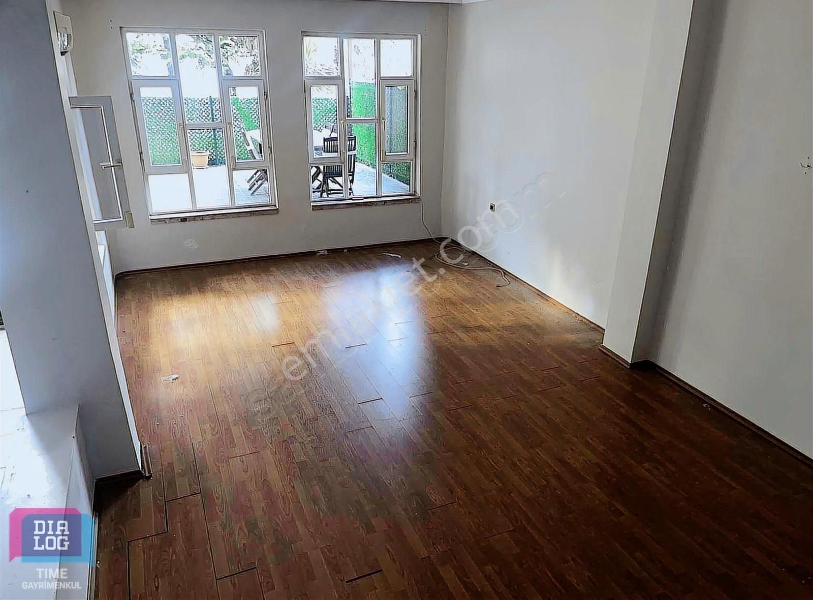 Podyum Park'a Yakın Akkent Sitesinde 5+1 Bakımlı Villa