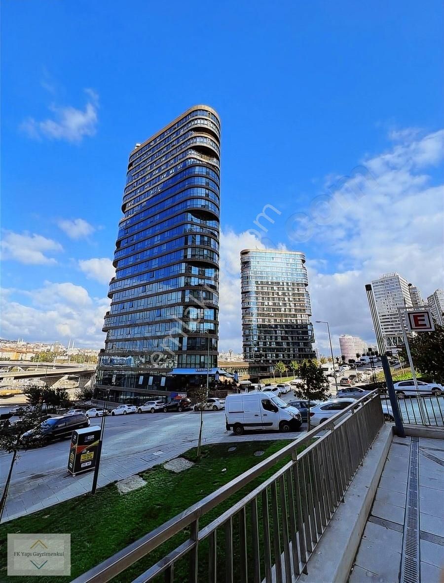 Yenitepe Kadıköy Sitesinde 1. Etap Yüksek Kat Kiralık 2+1 Daire
