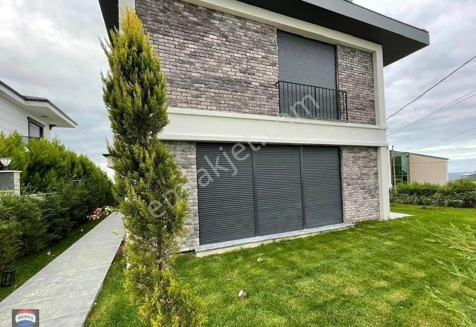 Şile De Deniz Manzaralı,4 Yaşında ,eşyalı Dublex Villa