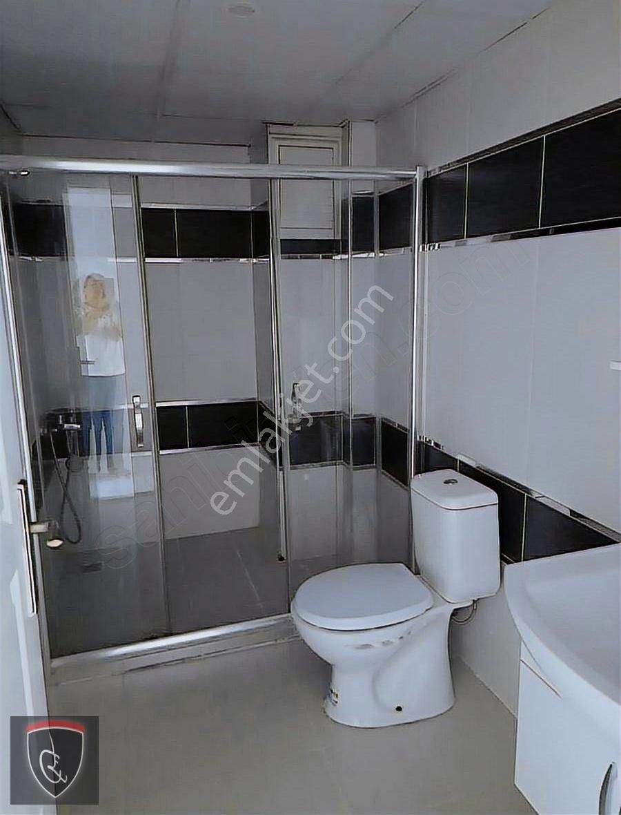 Çamlıca Mahallesinde Muhtarlık Yakını 2+1 Kiralık Daire
