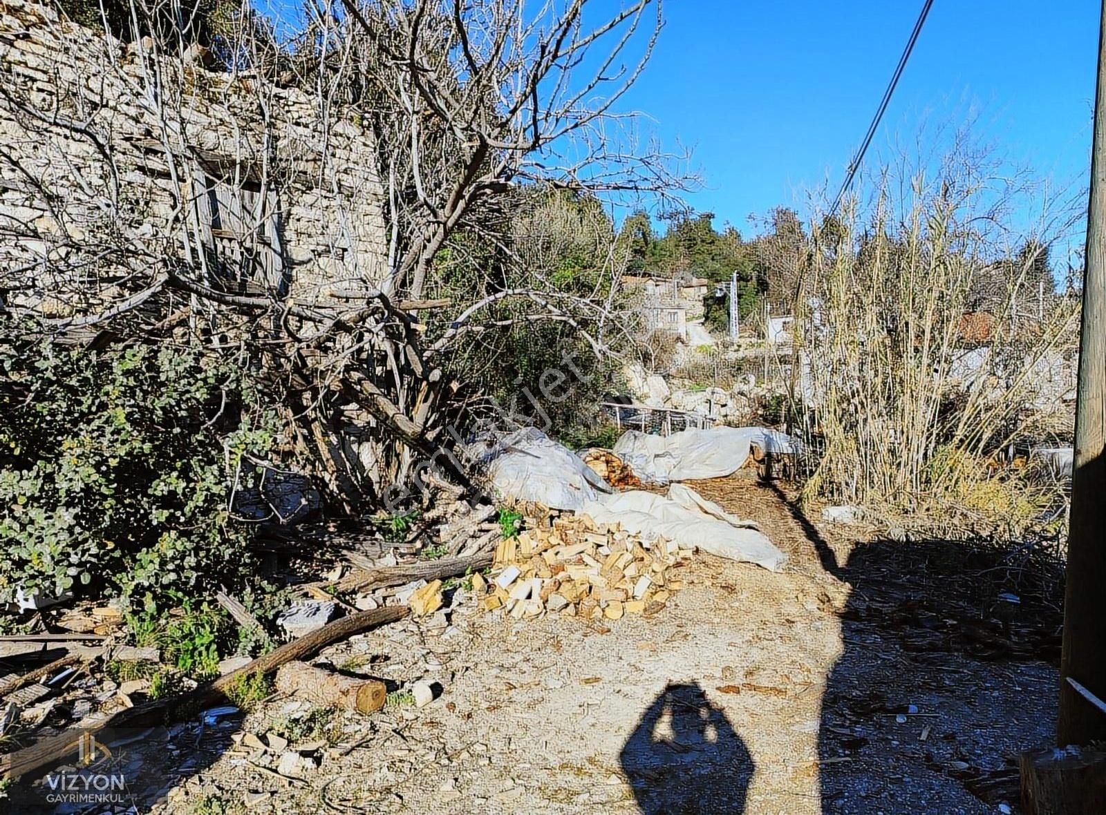 Taşağıl Çardak Köyünde Köy İçi Satılık 950 M2 Tarla