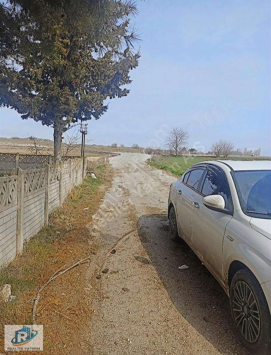 Erenler Anayola Cephe Köşe Parsel