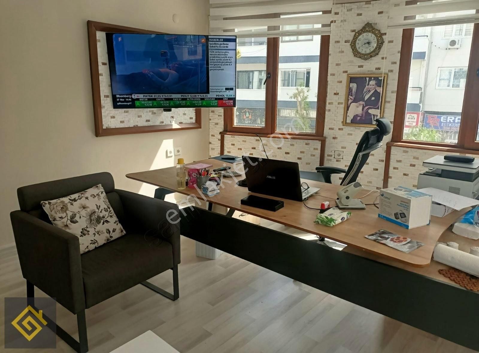 Kusadasi Tam Merkezde 60 M2 Dukkan Üstü Cephe Açık 3.350.000 Tl