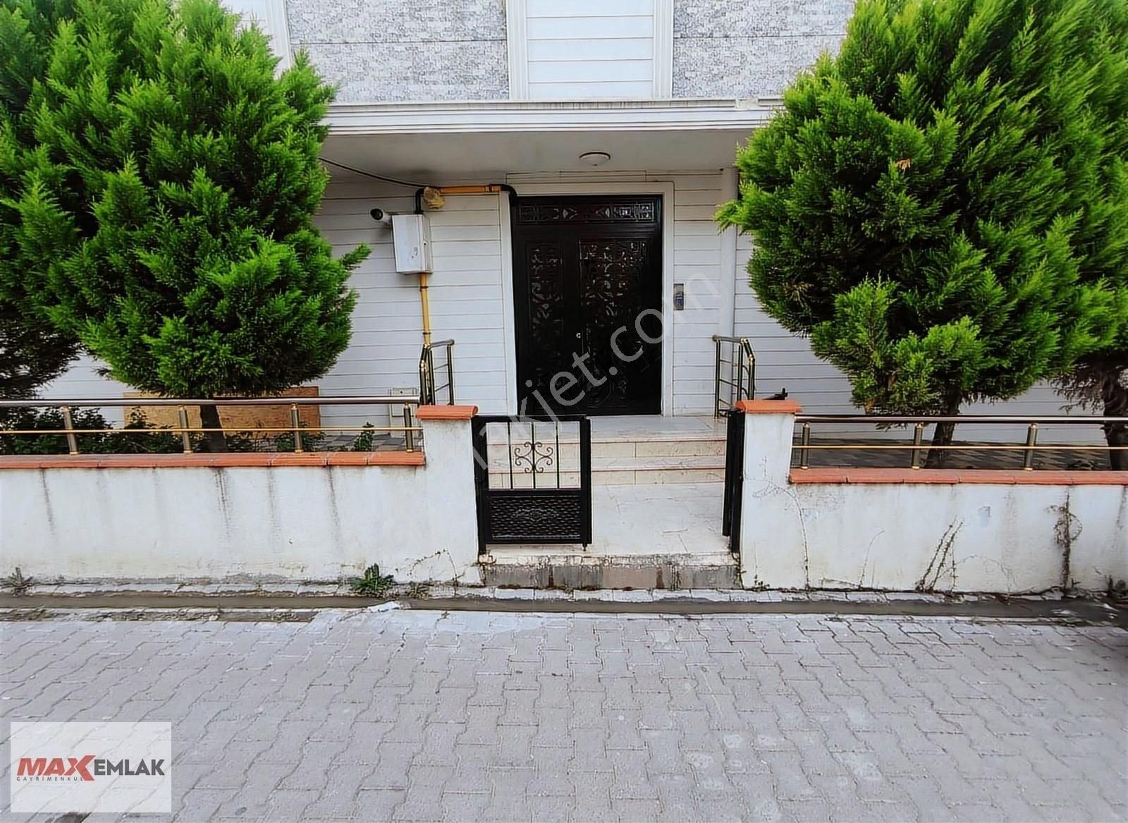 Osman Gazi' De 2+1 Caddeye Yakın Yüksek Giriş