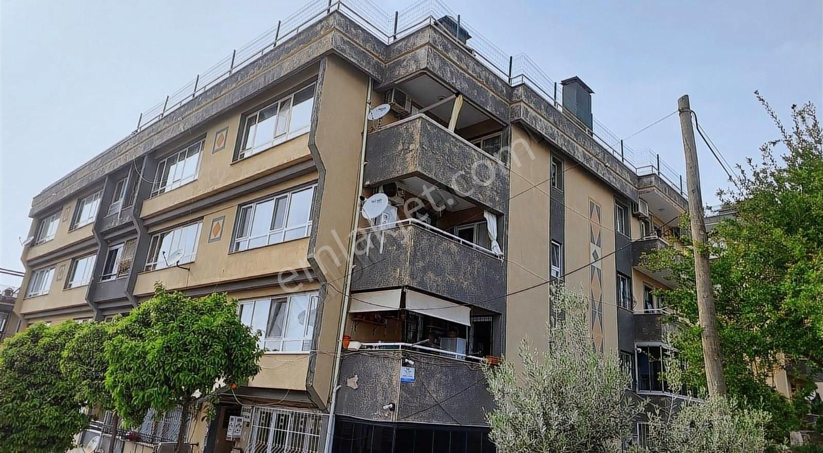 Kuşadası Marinada Denize 300 Mt Satılık 3+1 165 M2 Arakat Daire.