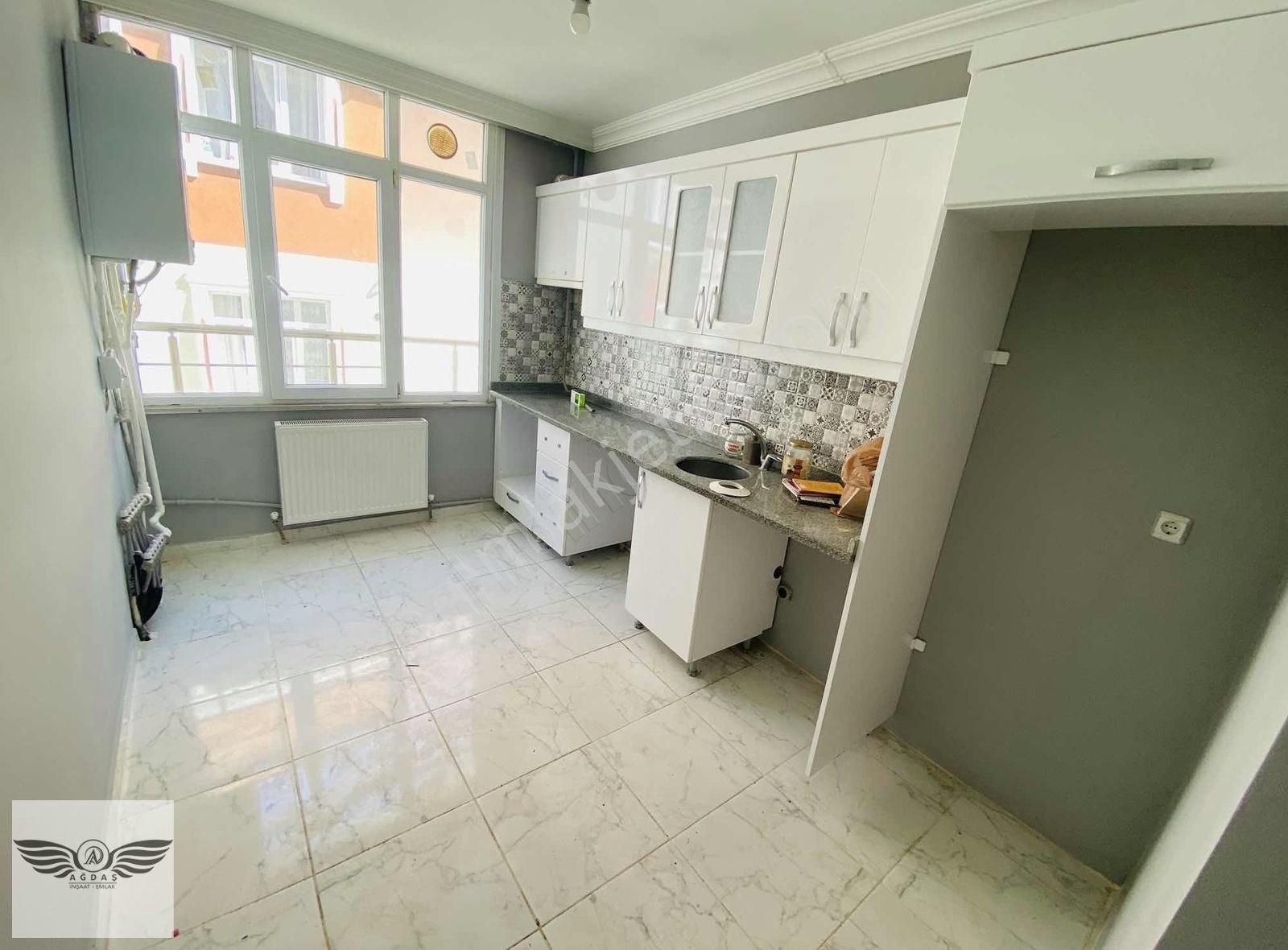 Merkezi Konumda 2+1 Ara Kat İskanlı Satılık Daire