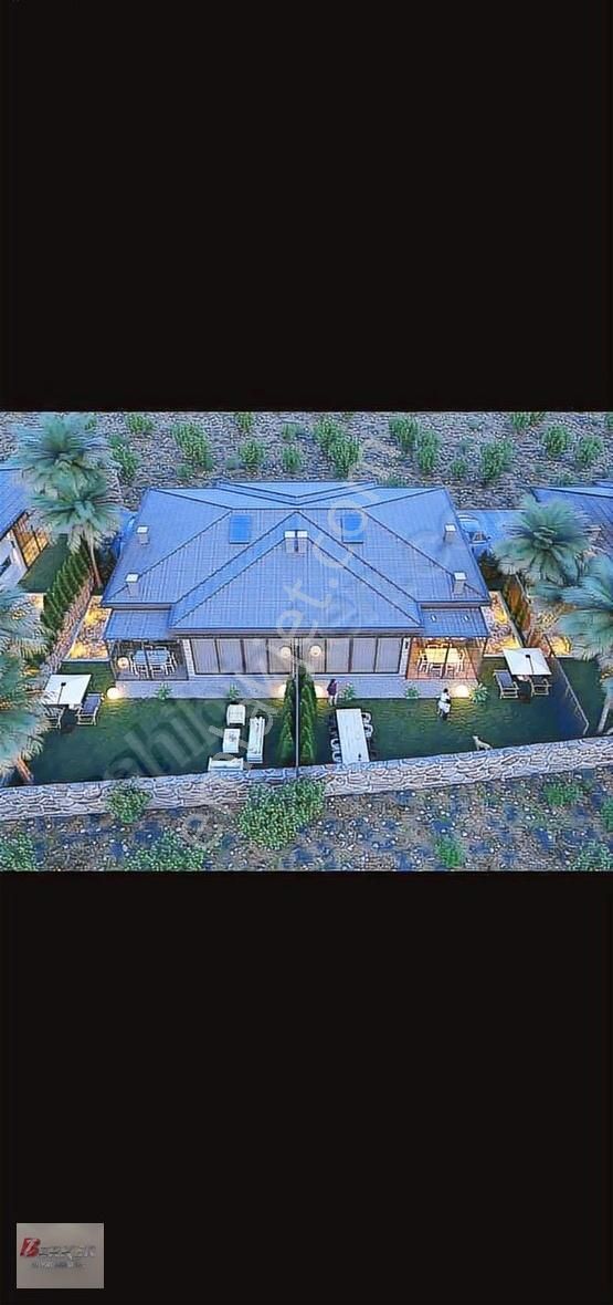 Çamlıca Muhteşem Manzaralı Akıllı Villa Satılık