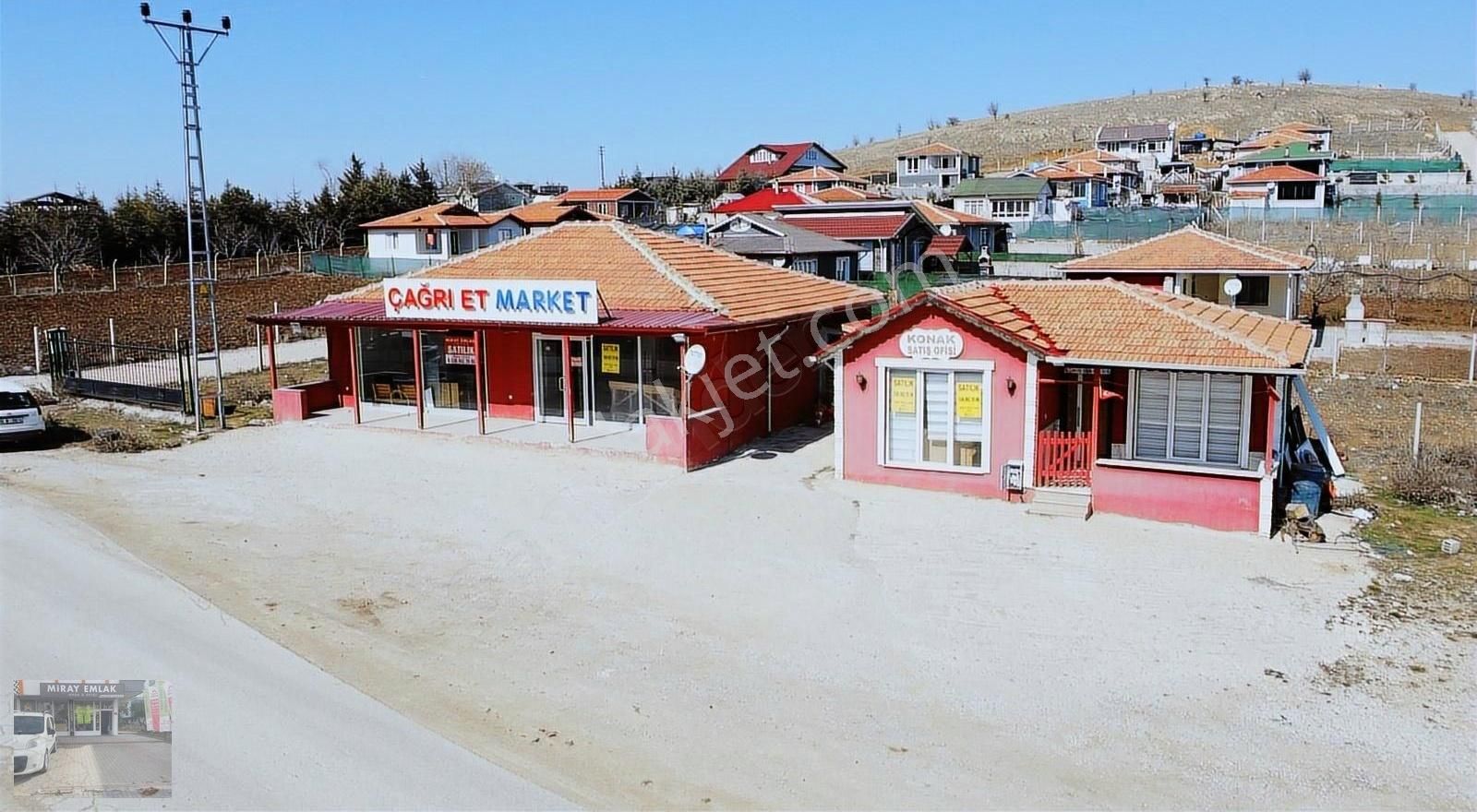 -*tatlar Da Asflat Üstü 600 Metre Arsası 100 Metre Ofis Satılık*