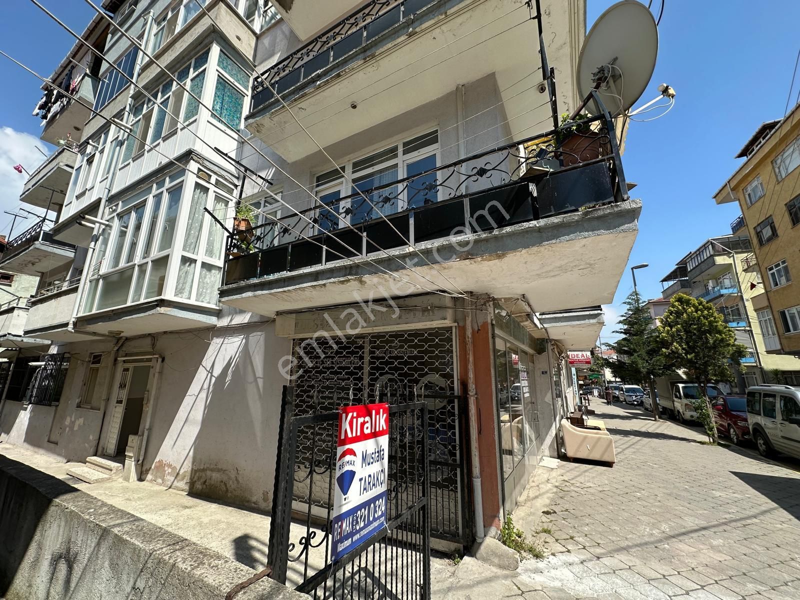 Gölcük Çarşı Ana Üsse Yakın Eşyalı Kiralık Ara Kat Boş 3+1 Daire