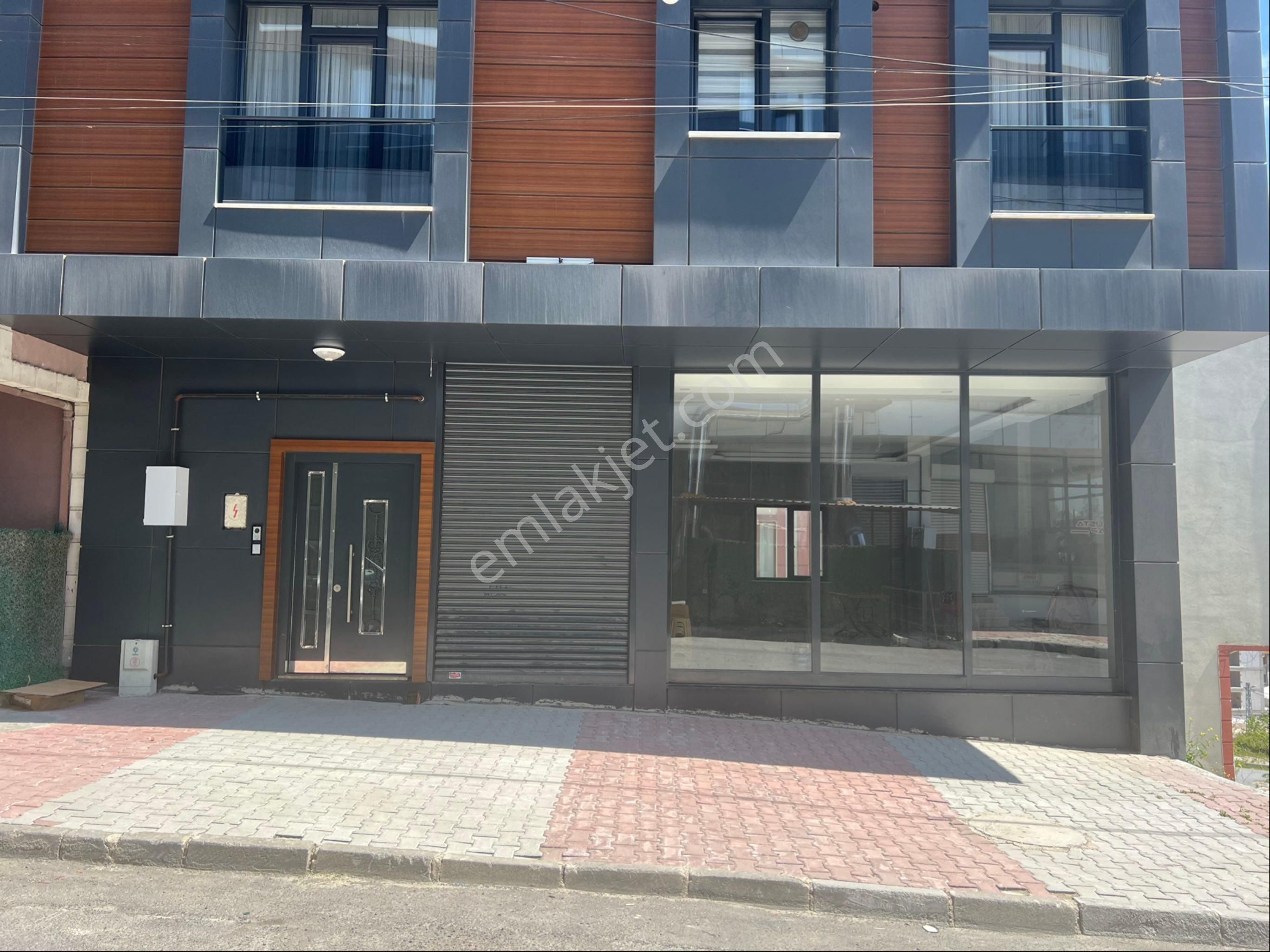 Arnavutköy Taşoluk Yeşil Camiye Yakın 150 Metre Dükkan