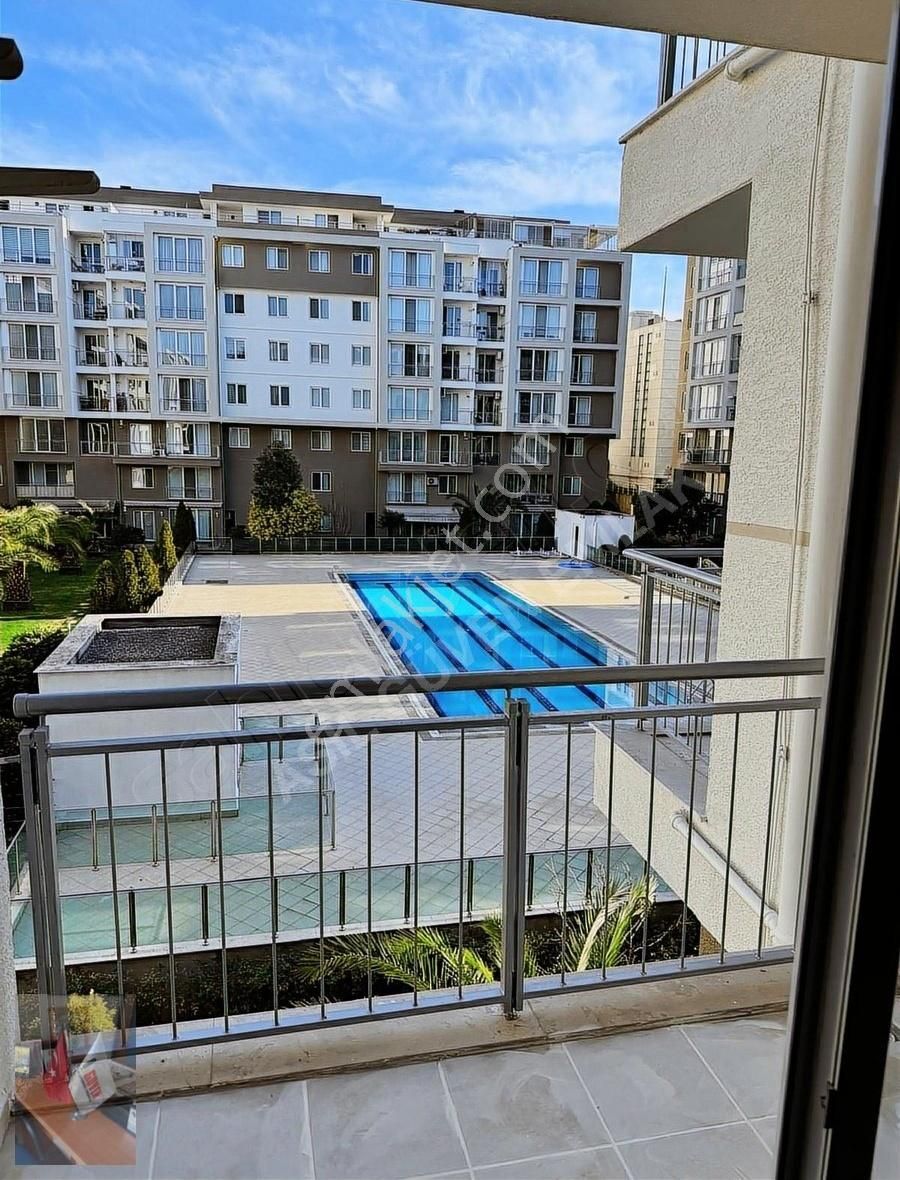 Sancaktepe Kent Life Sitesinde 2+1 Havuz Manzaralı Kiralık Daire