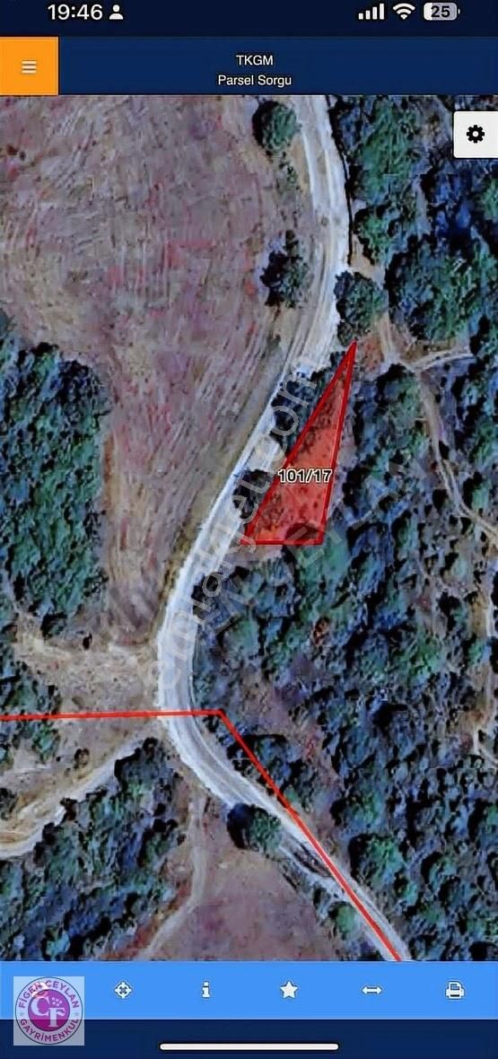 Çanakkale Lapseki Köyünde Yol Kenarında İçinde Su Olan İbahçe