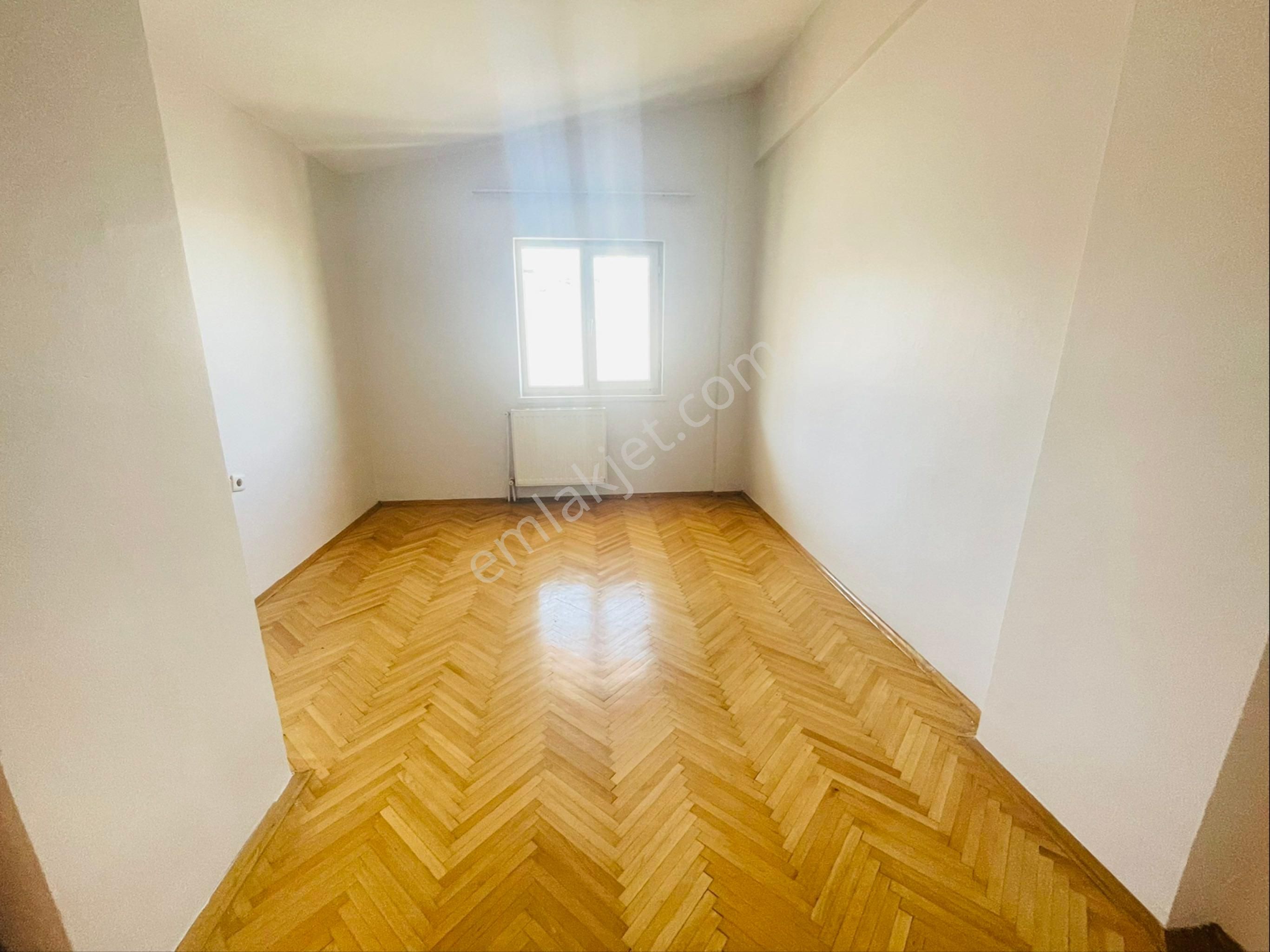 Reşadiye’den Dikmen Naci Çakır Mah. Cadde Yakının 4+1 Kiralık Dubleks