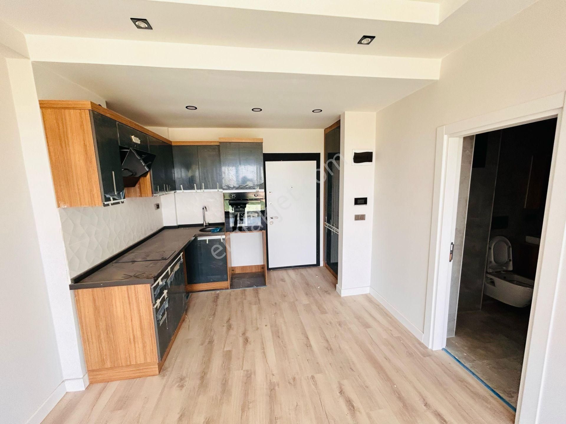 Emlak Konutlarında 1+1 Lüx Site İçinde Kiralık Daire