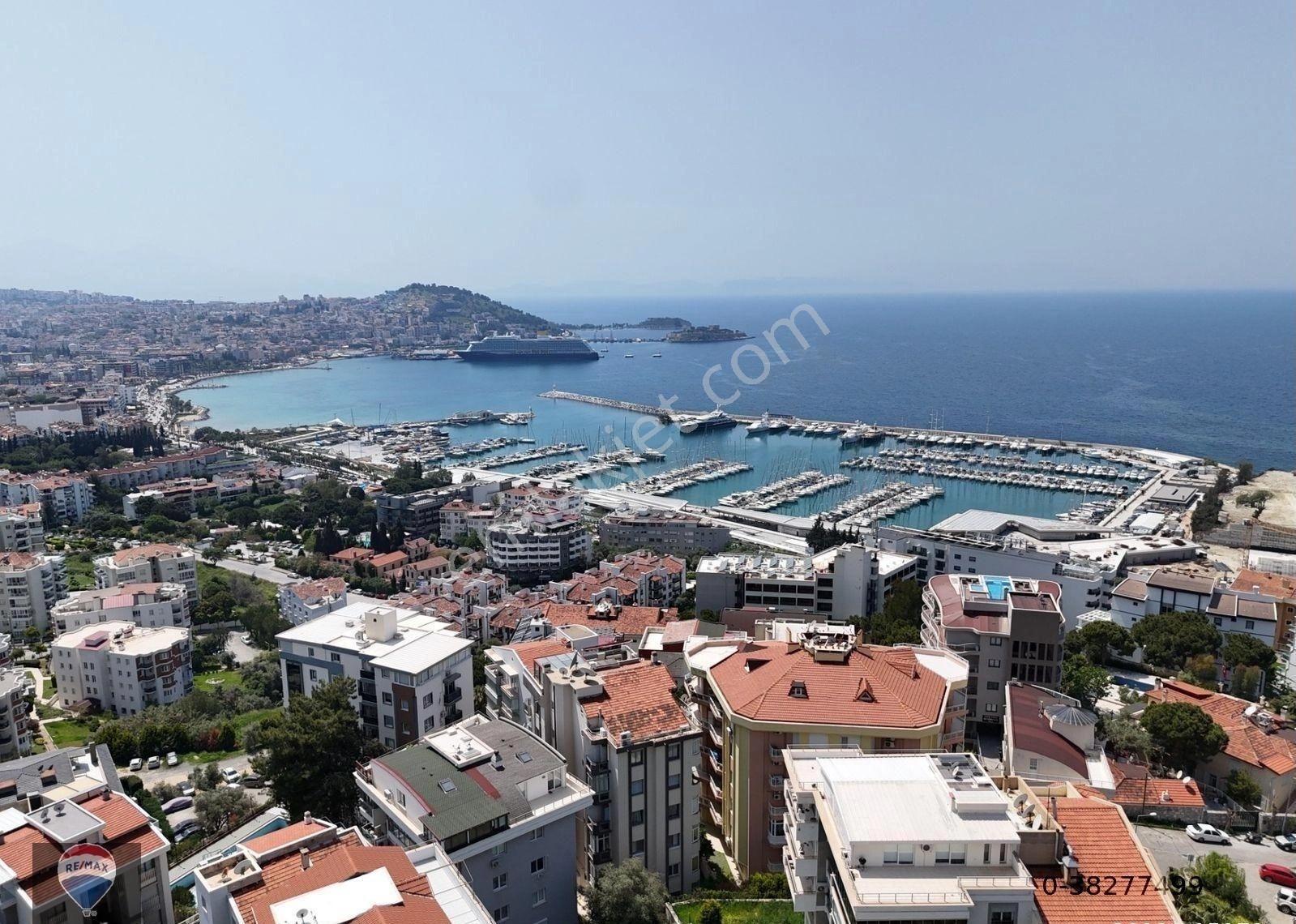 Kuşadası Marina Bölgesinde Muhteşem Deniz Manzaralı 3 Oda 1 Salon Daire