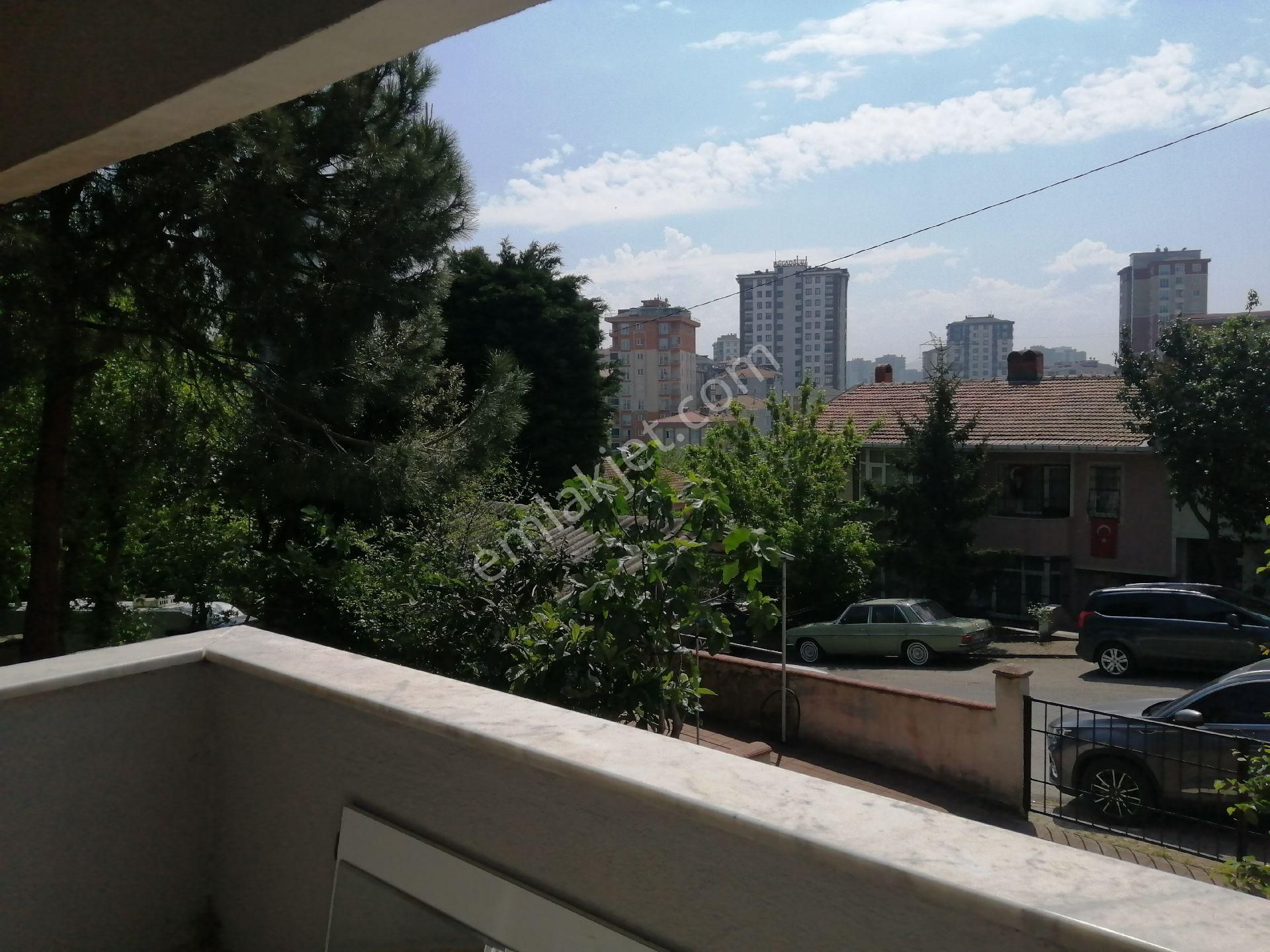 Ümraniye,atakent'te,3+1,90m2,2wc'li,2 Balkonlu,bakımlı,kiralık Daire...