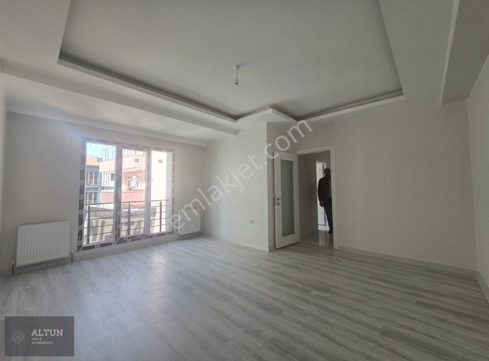 Feziçakmak Cad Üst Tarafında Satılık 2+1 Ön Cephe 90m2 Daire