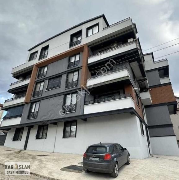 Başiskele Serdar'da Satılık Eğimsiz Çatı Dubleks Daire