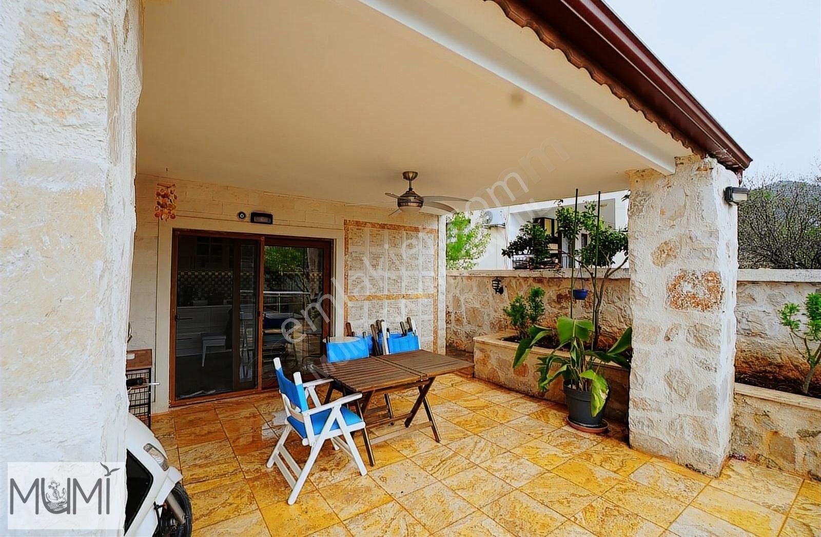 Kaş Bayındır Mahallesinde Havuzlu Müstakil Villa