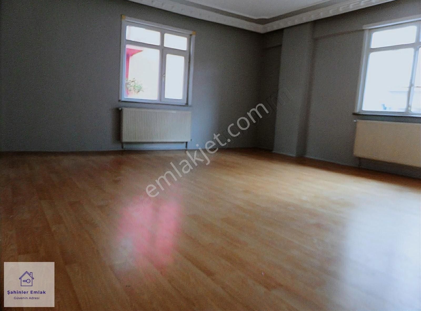 Bağcılar Yıldıztepe M.2.k.120 M2 2+1 Köşebaşı Güney Cephe Yapılı
