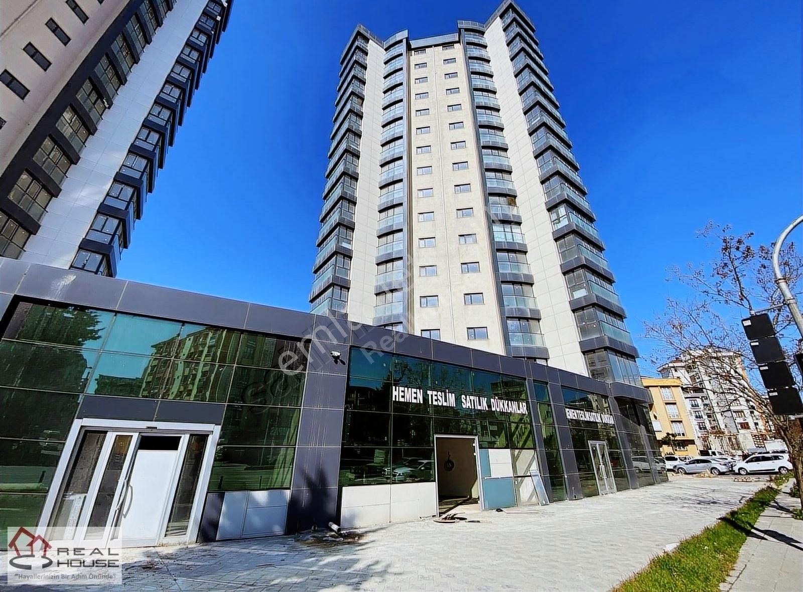 Realhouse Gayrimenkul'den Çanakkale Caddesinde Kiralık Dükkan