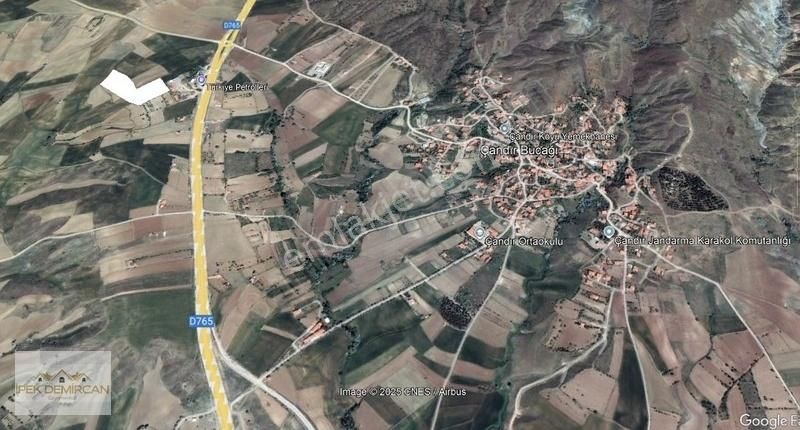 Ana Yola 100 Metre Ekilen Tarıma Uygun İpek Demircan Gayrimenkul