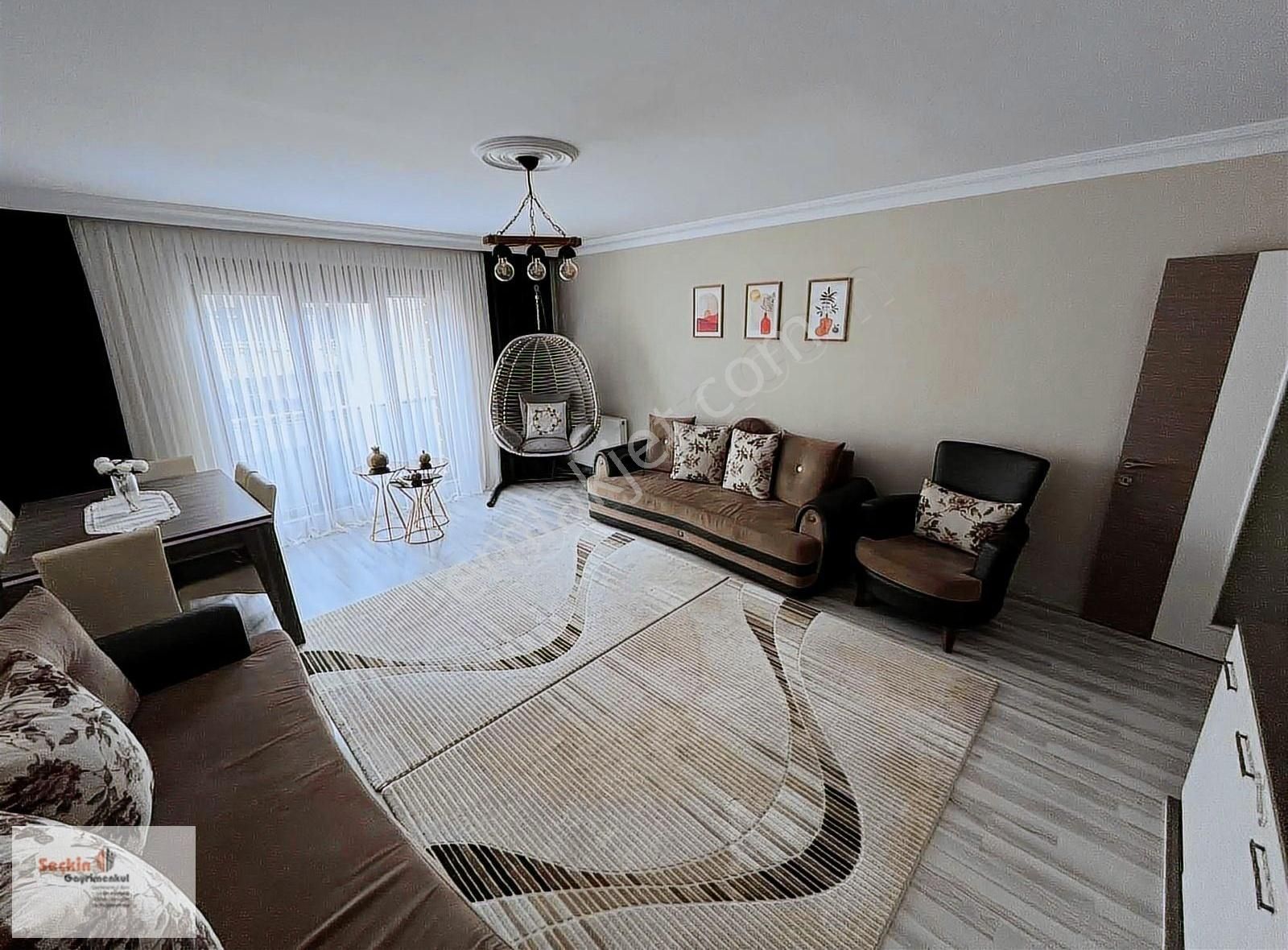 Maltepe Zümrütevlerde 4 Kat 2+1 Geniş Ferah 90 M2 Daire