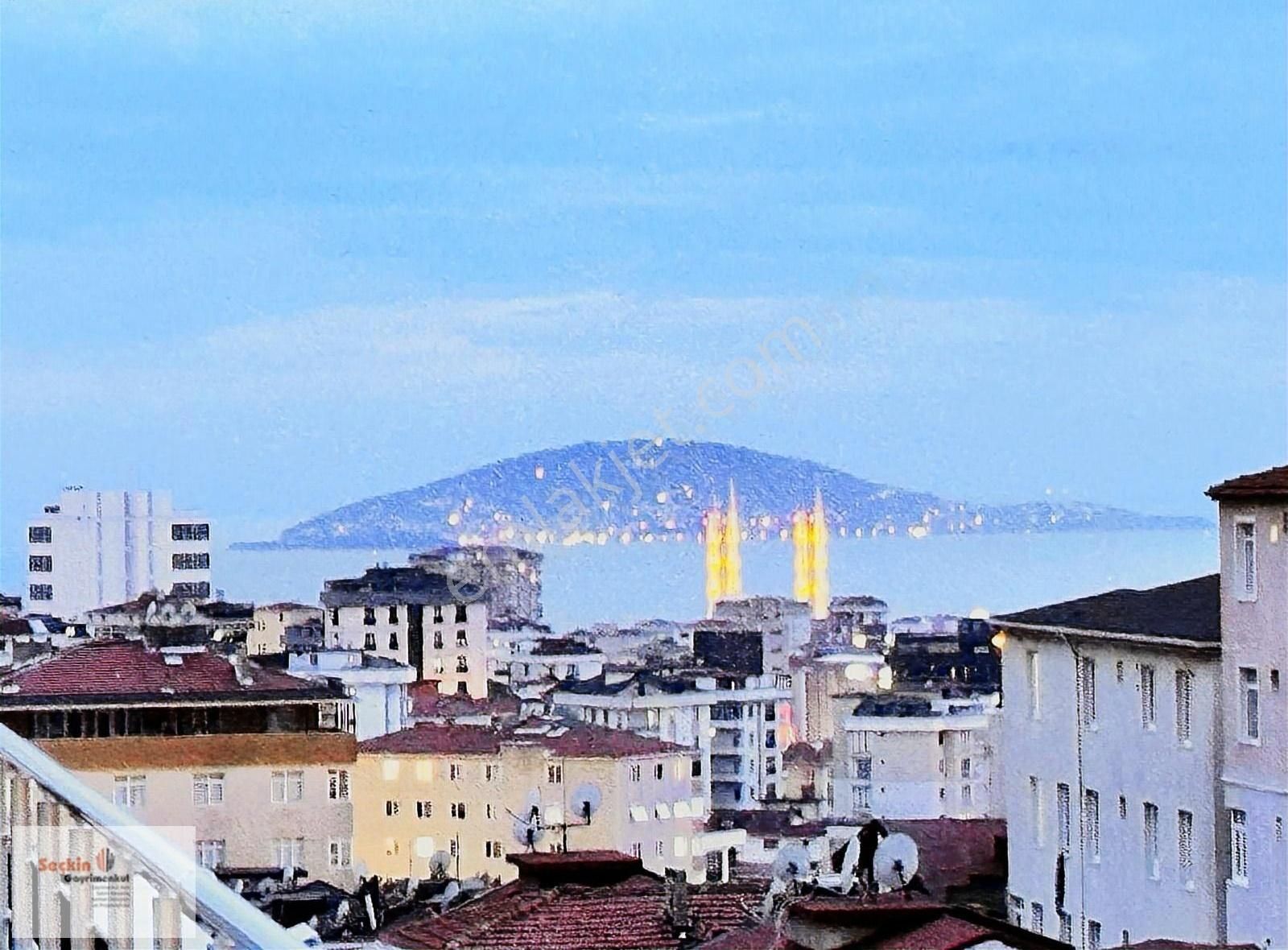 Zumrutevlerde Mımari Dekorasyonlu Ful Esyalı 2+1 Satılık Daıre
