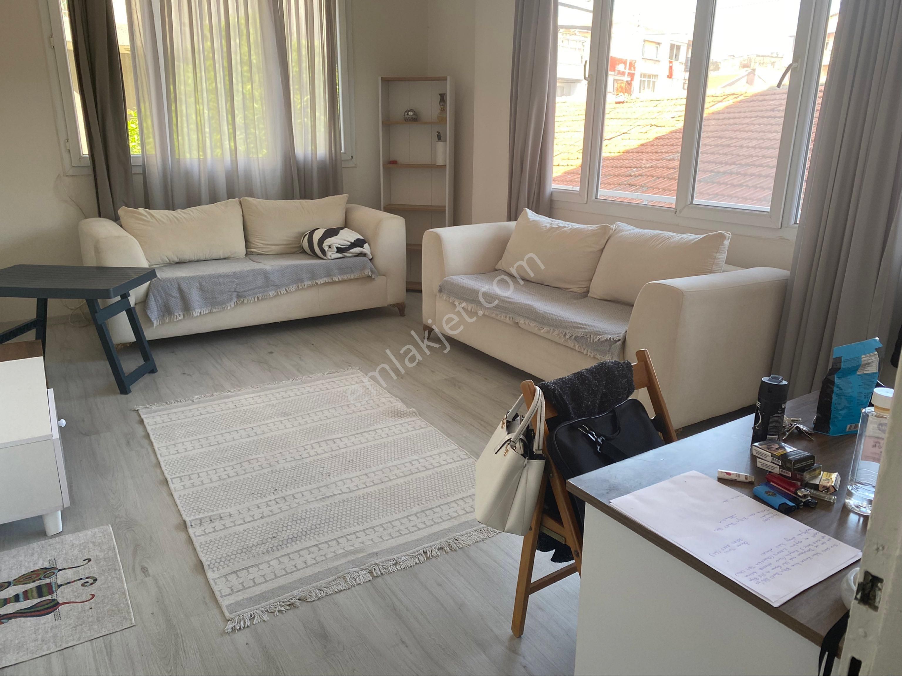 Karşıyaka Çarşı'da Sahile Ve Vapura Çok Yakın Eşyalı Kiralık Daire