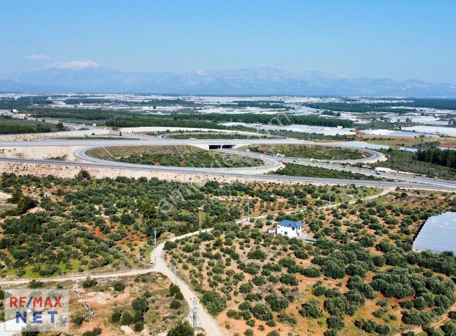 Aksu Topallı'da 21'lik Yola Cephe Satılık Köşe Arsa |antalya Net