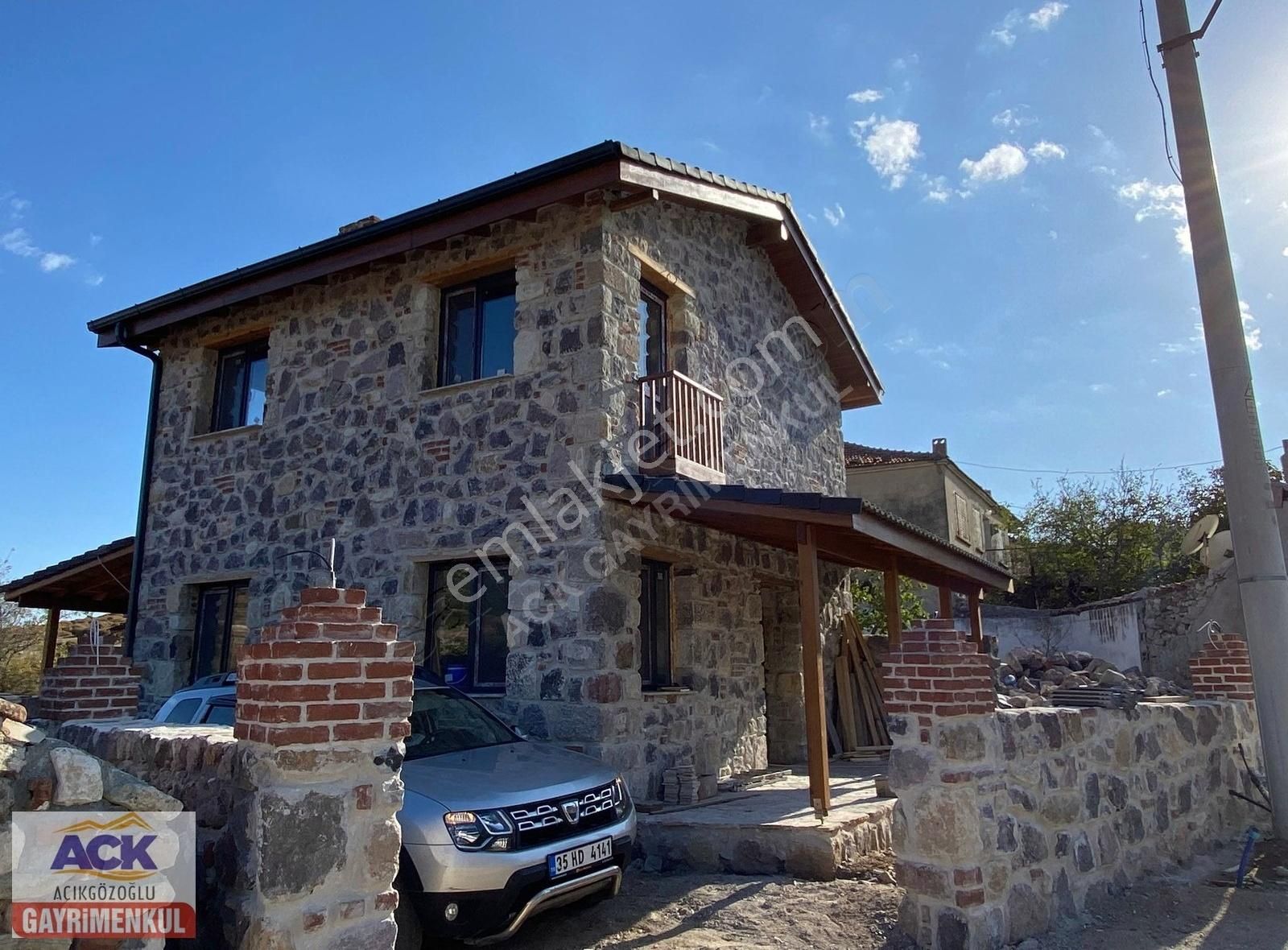 Aliağa-aşağışakran'da 448 M2 Arsa Üzerinde Taş Ev Ve Müştemilatı