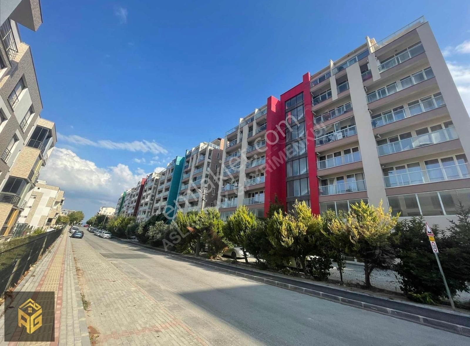 Aslanbay Gayrimenkul'den Site İçerisinde Ara Katta Satılık Daire