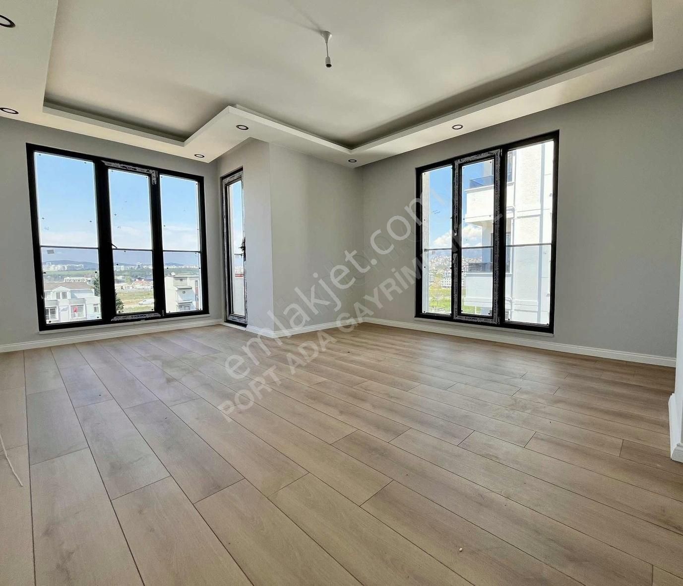 Port Ada Dan Balyanoz Sahili Dibinde 2+1 Yerden Isıtmalı Daire