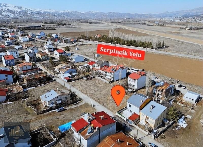 Sivas Gmt Emlak'tan Karşıyaka'da Villa İmarlı 280m2 Satılık Acil