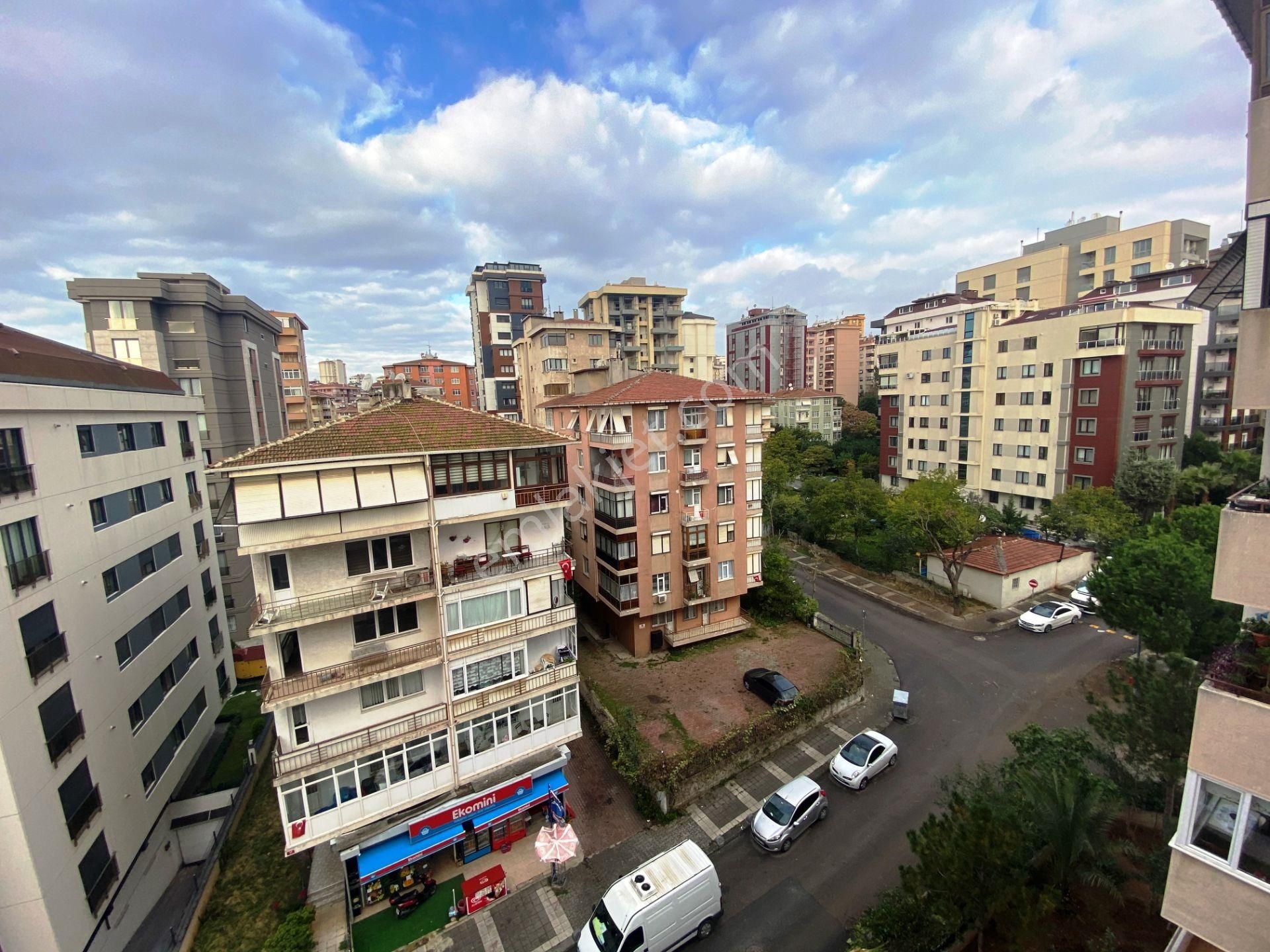 Bostancı Metro Yakını 150m2 İskanlı 2 Balkonlu 6.kat Satılık 3+1