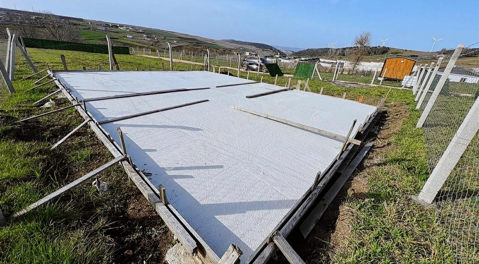 Çatalca Elbasan Köy İçinde 250 M2 İmarlı Arsa Beton Temeli Hazır