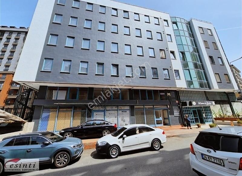 Metroya Yakın, Çok Amaçlı Kullanıma Uygun 250 M2 Dükkan
