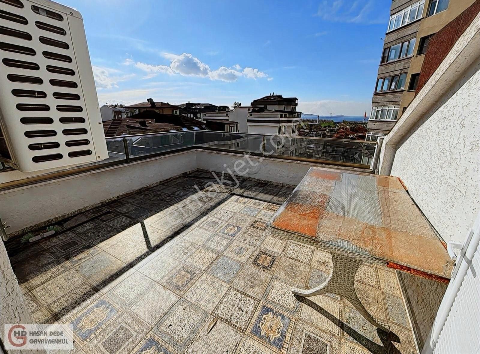 Süreyyaplajı Sahilde Yeni Binadadeniz Manzaralı 250m2 5+2 Dublex