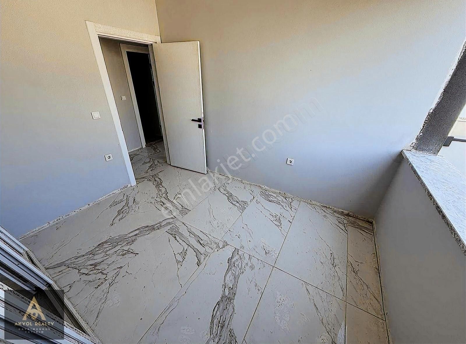 Kartepe/dumlupınar Mah. 2+1 Ara Kat Satılık