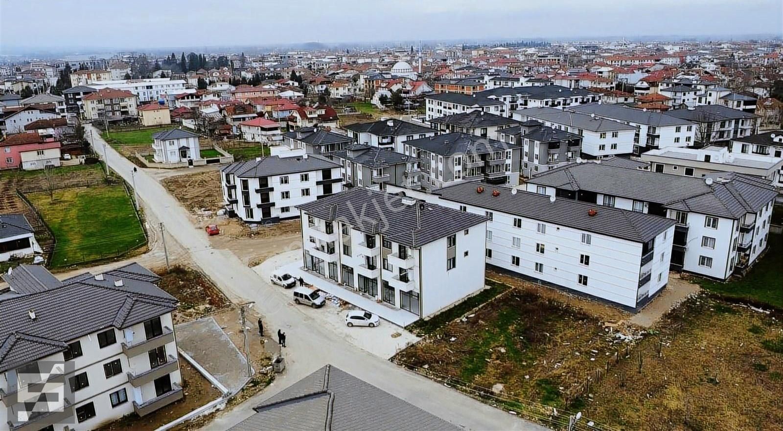 Sancak Emlak'tan Ünüversite Karşısında Kiralık 1+1
