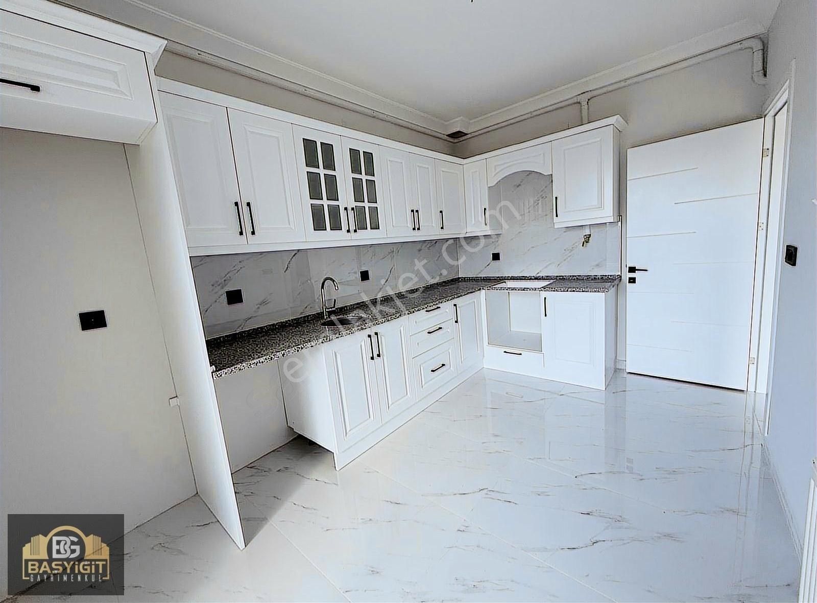Efendi Mah.ringyolunda 2+1,90m2 Cam Balkon,asansör Satılık Daire