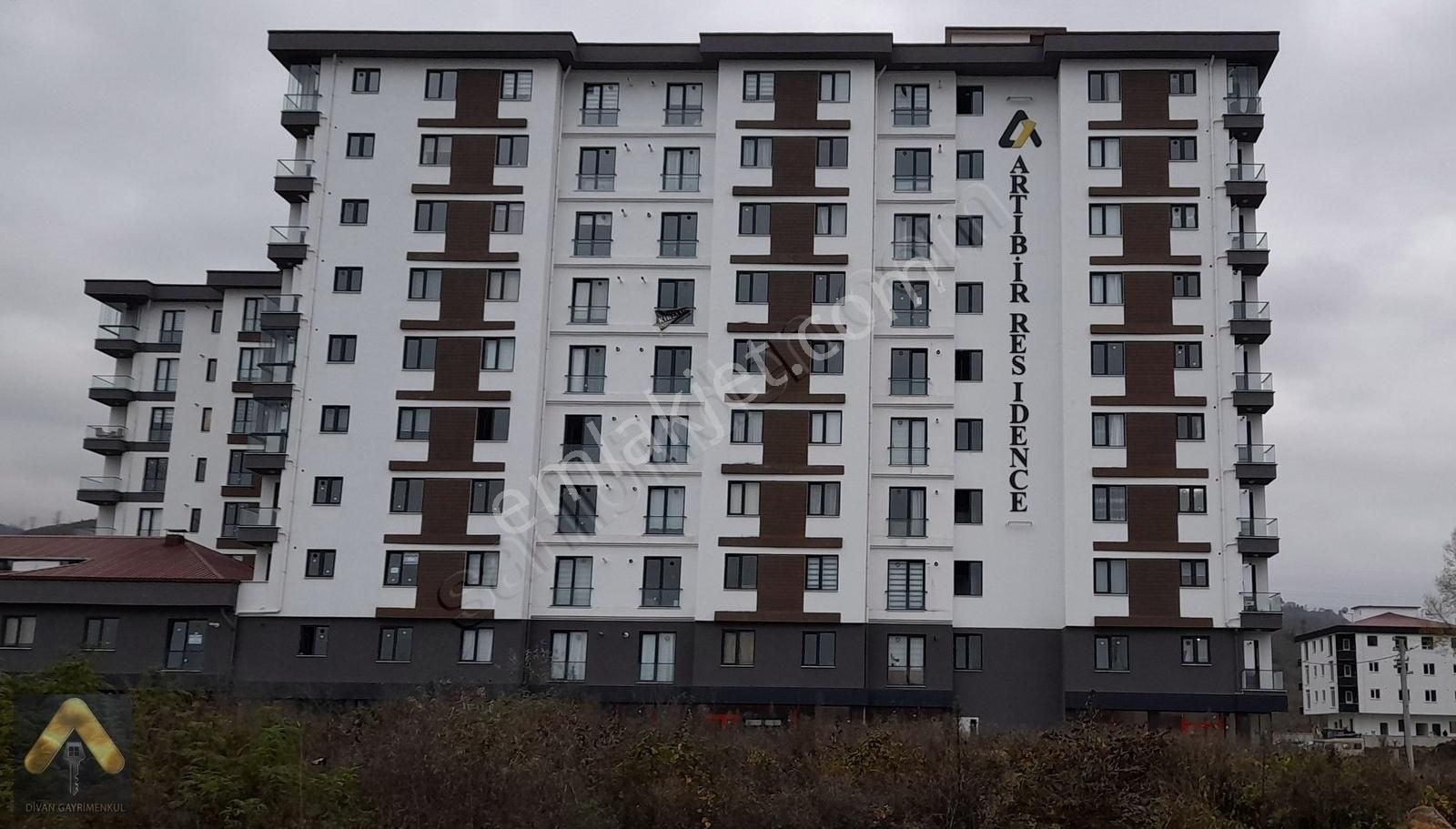 Divan Gayrimenkul Cumhuriyet Mah +1 Rezidans Sit. 2+1 80m2 Daire